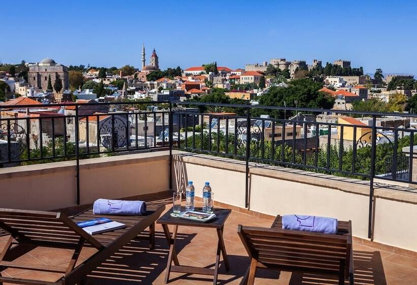 ماستر سويت, In Camera Art Boutique