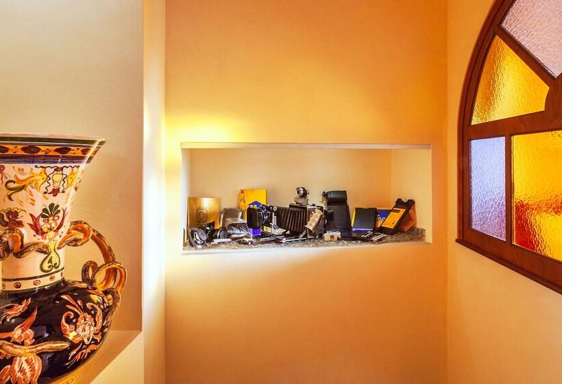 ماستر سويت, In Camera Art Boutique