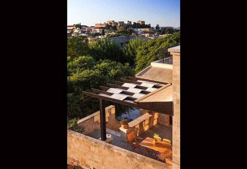 ‫فيلا غرفة نوم واحدة, In Camera Art Boutique