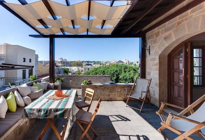 ‫فيلا غرفة نوم واحدة, In Camera Art Boutique