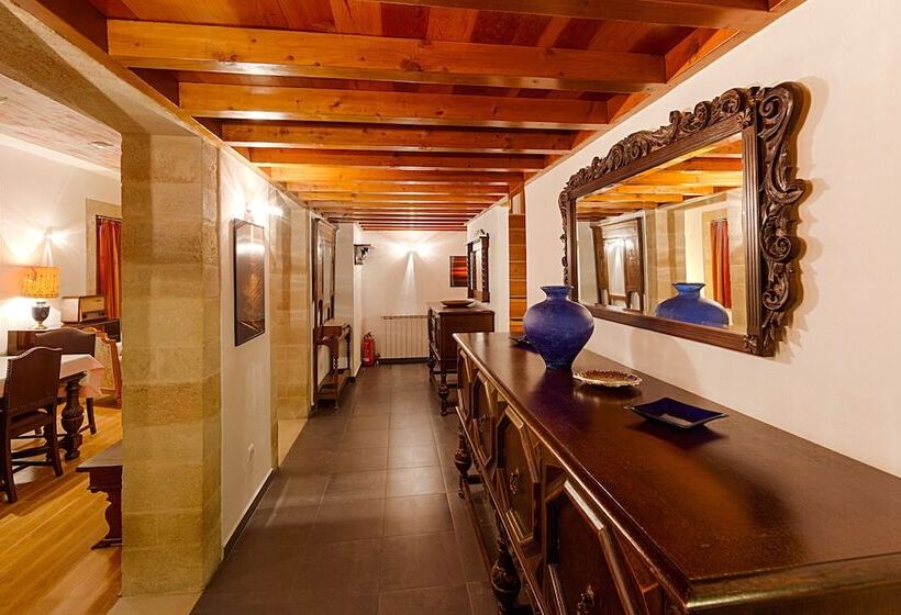 ‫فيلا غرفة نوم واحدة, In Camera Art Boutique