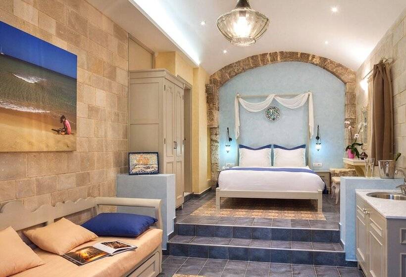 جناح سينيور, In Camera Art Boutique