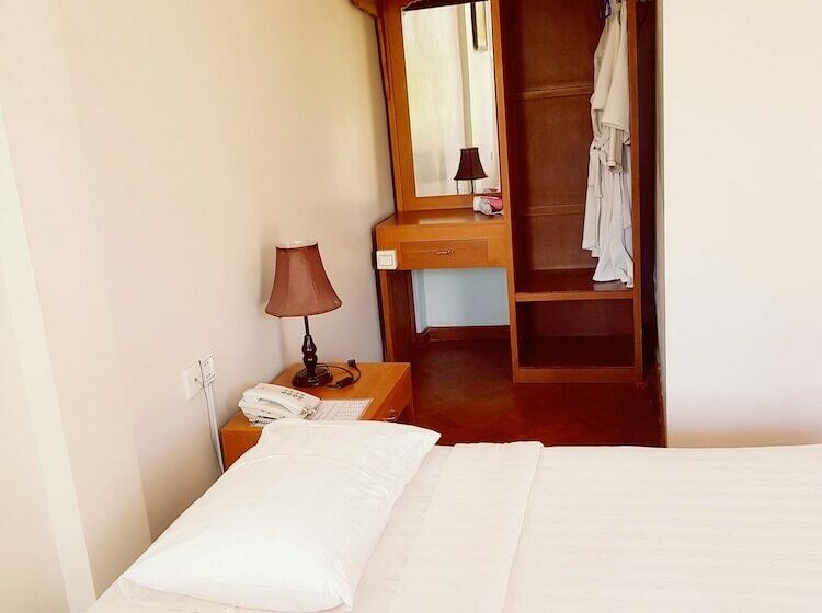 Deluxe Room, Manisanda