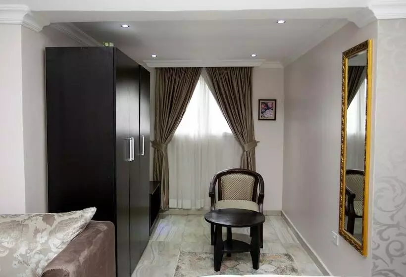 اتاق استاندارد یک نفره, Sparklyn Hotels & Suites