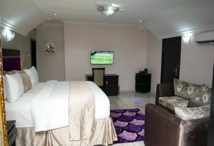 اتاق اجرایی, Sparklyn Hotels & Suites