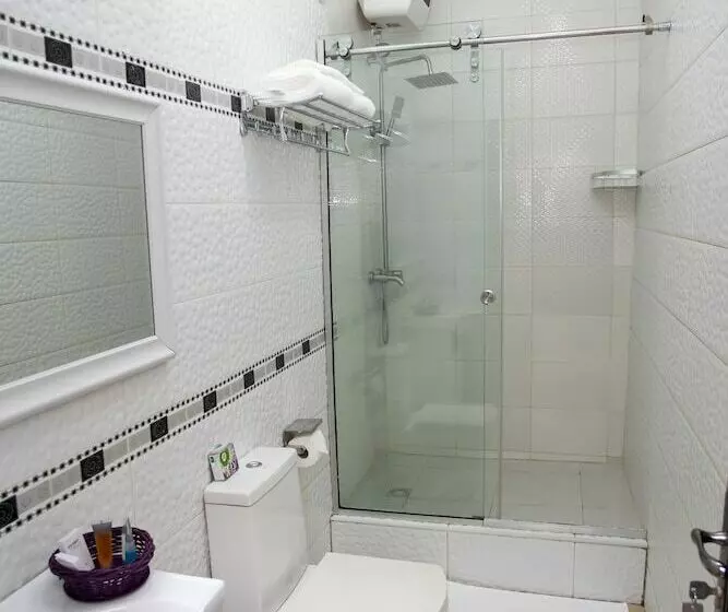 اتاق اجرایی, Sparklyn Hotels & Suites