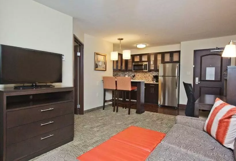 キングサイズベッドのスイートルーム, Staybridge Suites Austin South Interstate Hwy 35, An Ihg