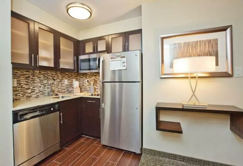 キングサイドベッドのスタンダードワンルーム, Staybridge Suites Austin South Interstate Hwy 35, An Ihg