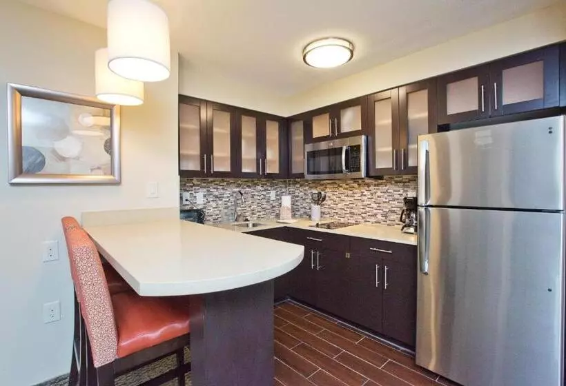 キングサイズベッドのスイートルーム, Staybridge Suites Austin South Interstate Hwy 35, An Ihg
