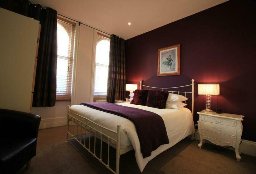 수피리어 룸, The Moreland