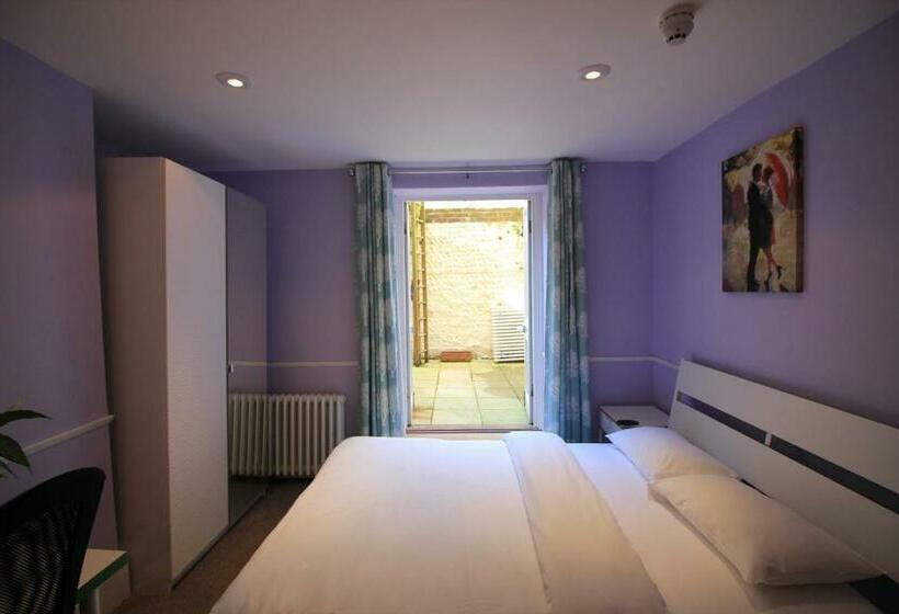 수피리어 룸, The Moreland