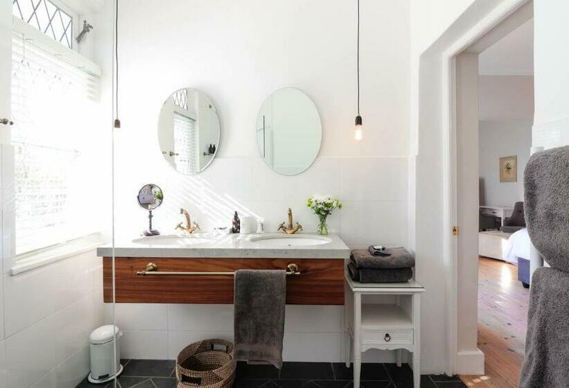 패밀리 룸, Whispering Oaks Guest House