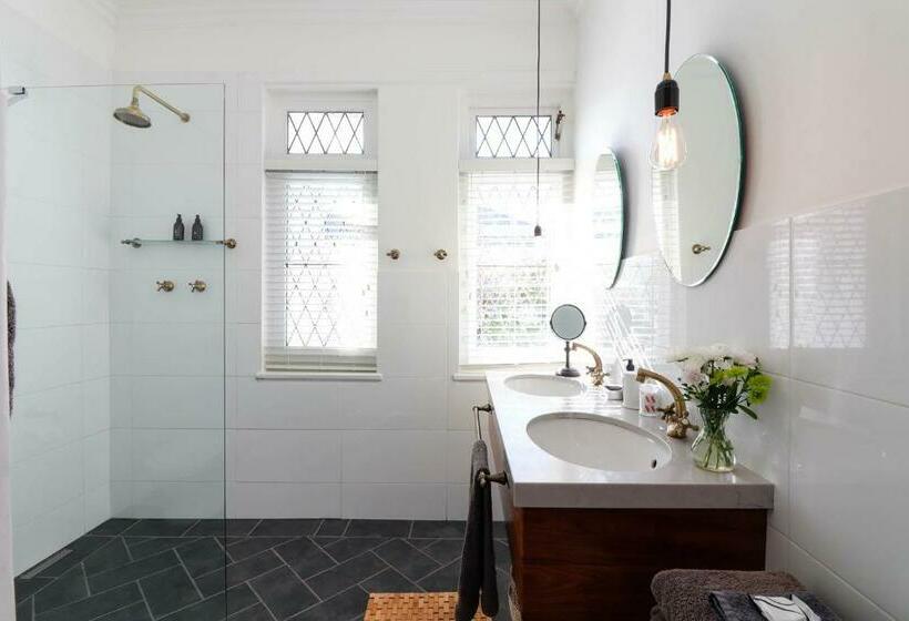 패밀리 룸, Whispering Oaks Guest House