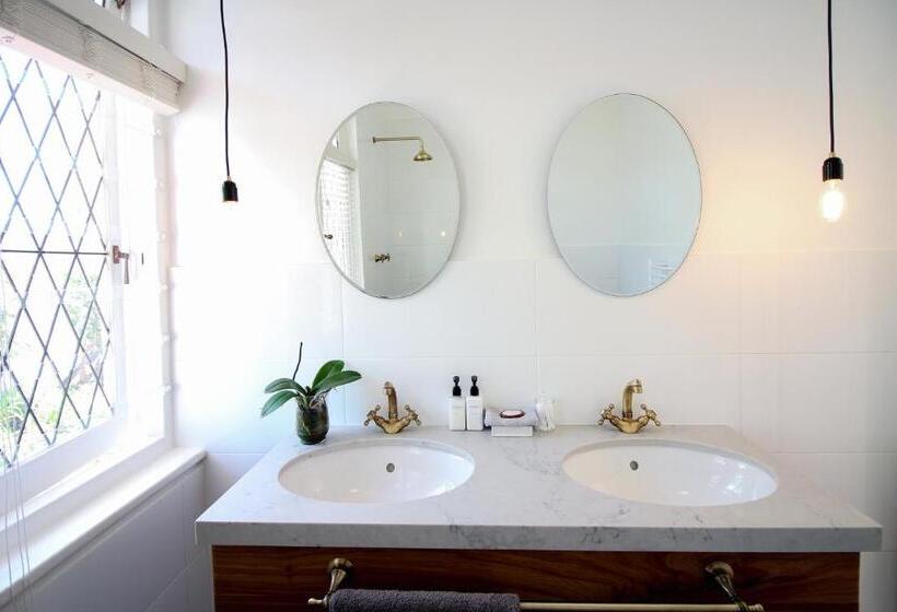 패밀리 룸, Whispering Oaks Guest House