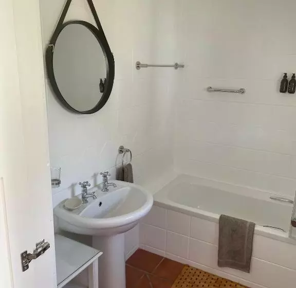 スタンダードシングルルーム, Whispering Oaks Guest House