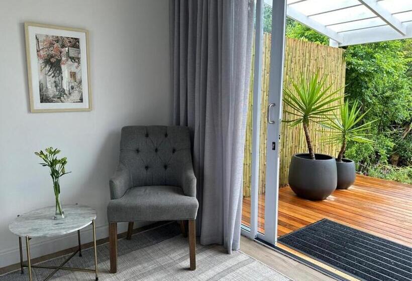 기본룸, Whispering Oaks Guest House