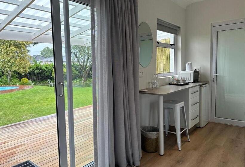 Номер Basic, Whispering Oaks Guest House