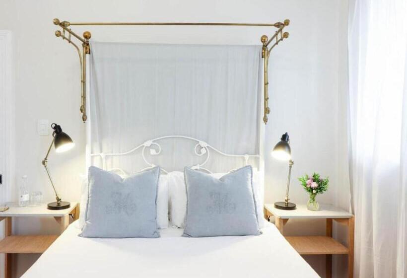 디럭스 룸, Whispering Oaks Guest House
