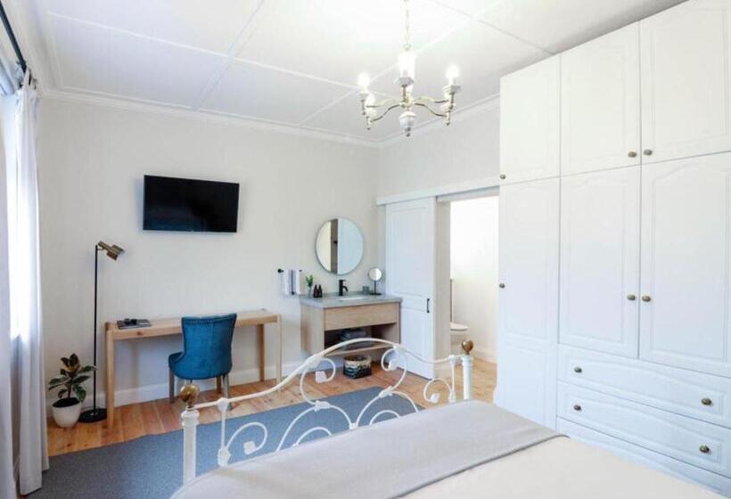 디럭스 룸, Whispering Oaks Guest House