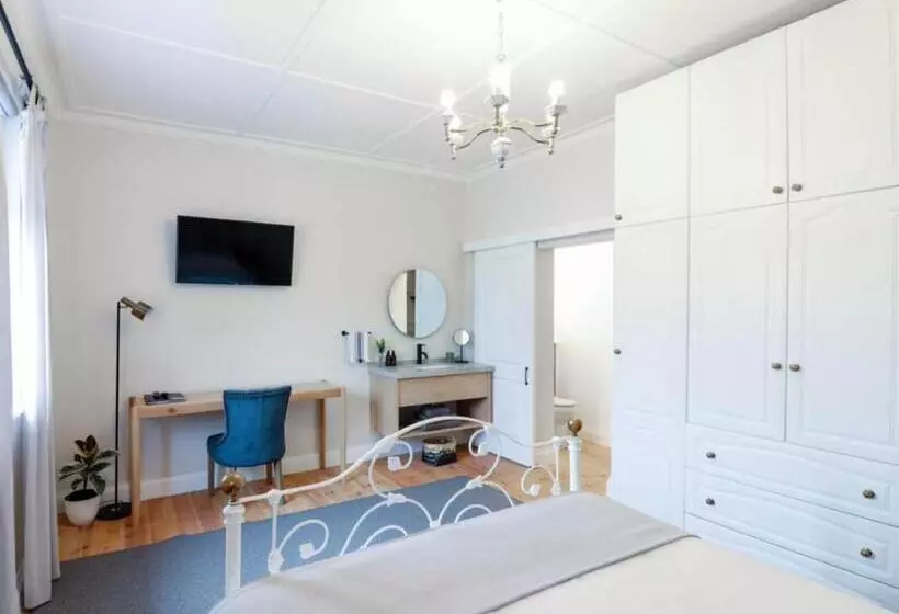 デラックスルーム, Whispering Oaks Guest House