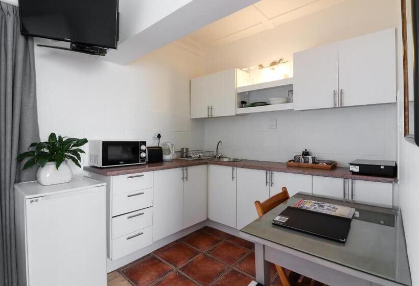 스탠다드 룸, Whispering Oaks Guest House