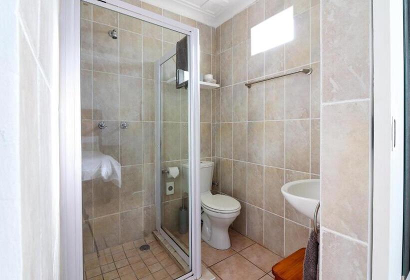 Номер Стандарт, Whispering Oaks Guest House