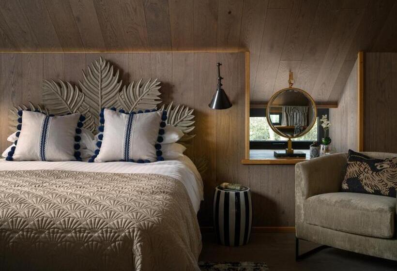 Полулюкс, Charlton Hall At Charlton Hall Estate