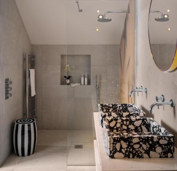 Полулюкс, Charlton Hall At Charlton Hall Estate