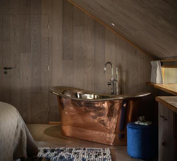 Полулюкс, Charlton Hall At Charlton Hall Estate