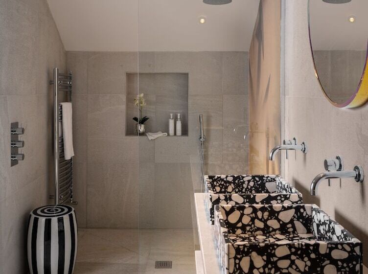 Полулюкс, Charlton Hall At Charlton Hall Estate