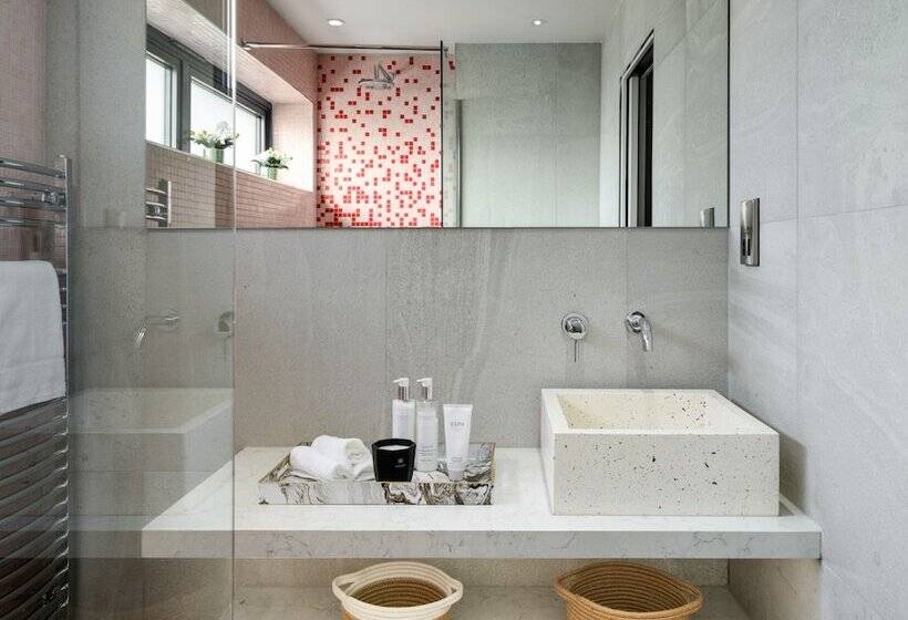 Полулюкс, Charlton Hall At Charlton Hall Estate