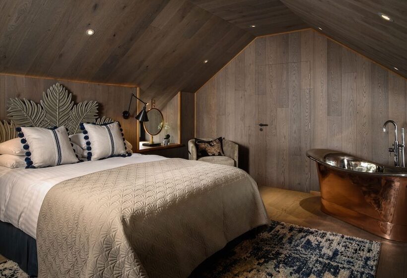 Полулюкс, Charlton Hall At Charlton Hall Estate