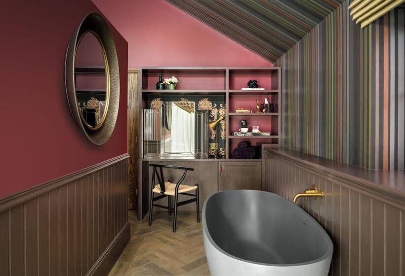 Полулюкс, Charlton Hall At Charlton Hall Estate