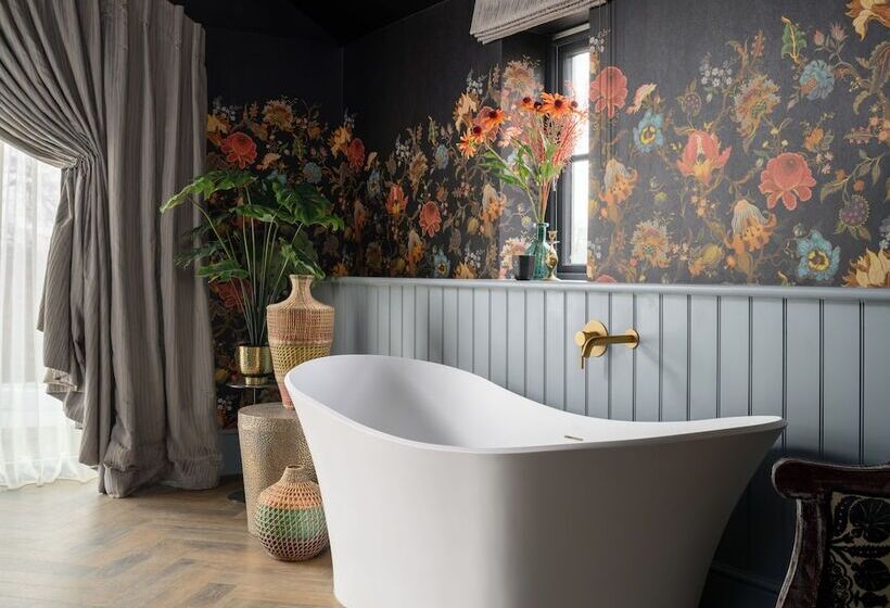 Полулюкс, Charlton Hall At Charlton Hall Estate