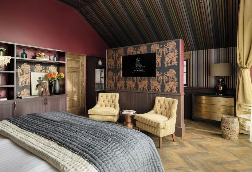 Полулюкс, Charlton Hall At Charlton Hall Estate