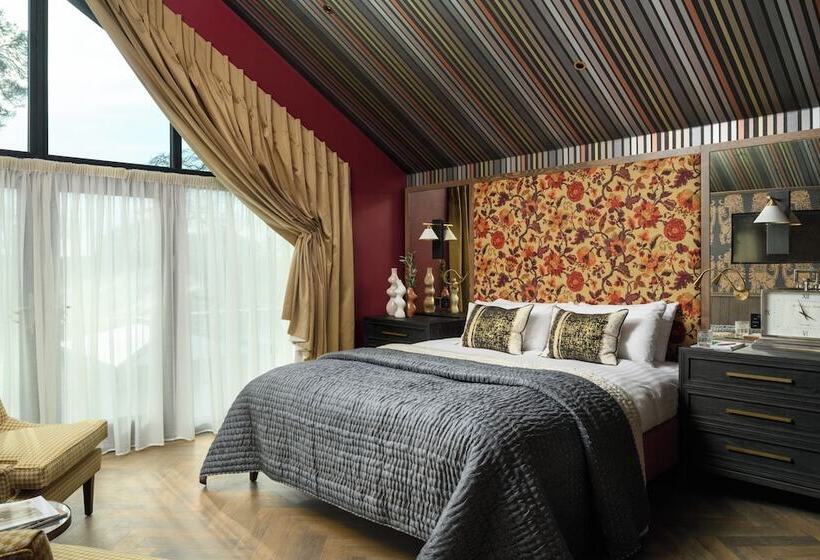 Полулюкс, Charlton Hall At Charlton Hall Estate