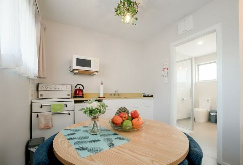 标准工作室, Coachman Motel