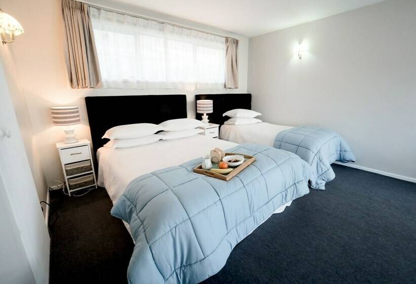 标准工作室, Coachman Motel