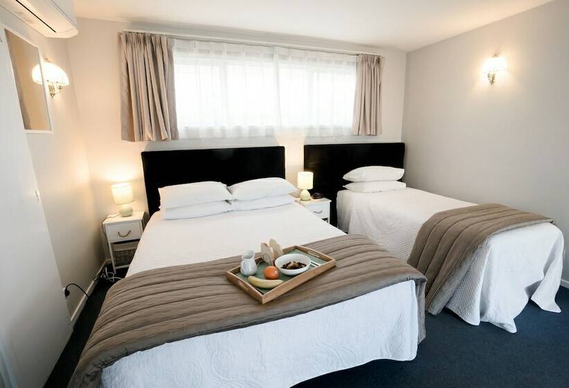 标准工作室, Coachman Motel