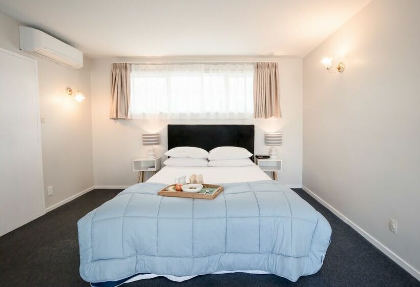 Студия Стандарт, Coachman Motel