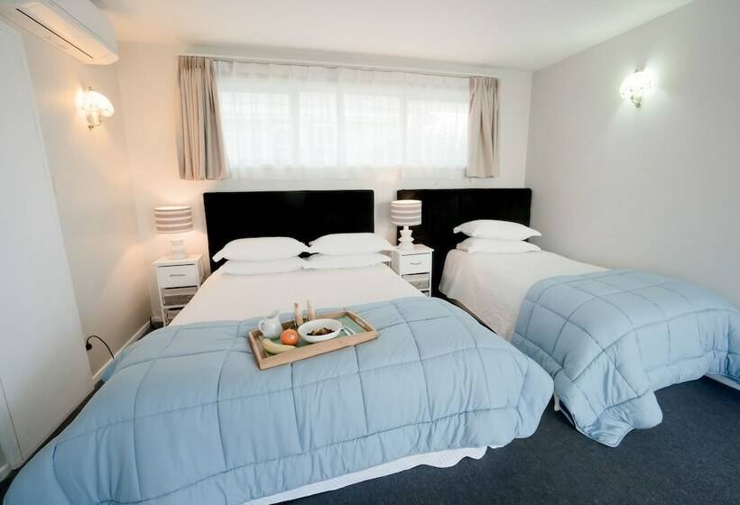 标准工作室, Coachman Motel