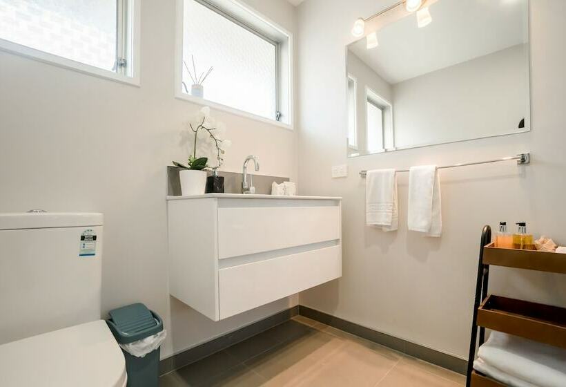 标准工作室, Coachman Motel