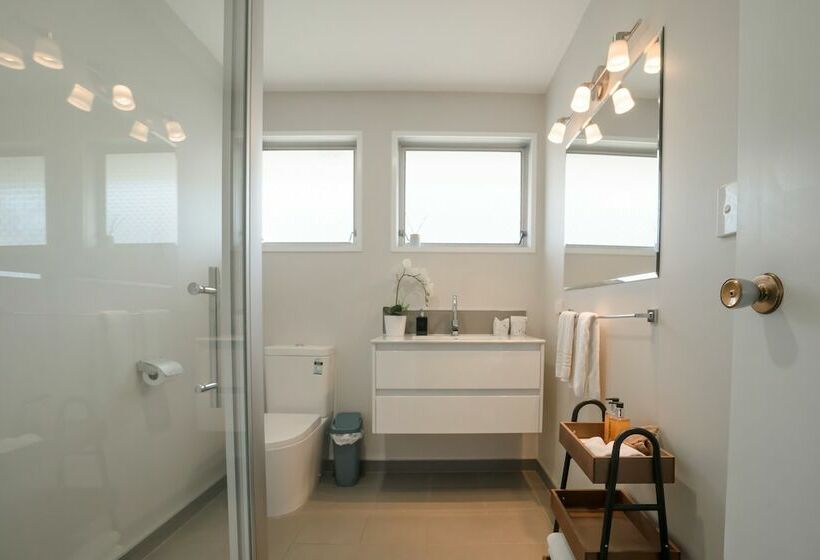 标准工作室, Coachman Motel