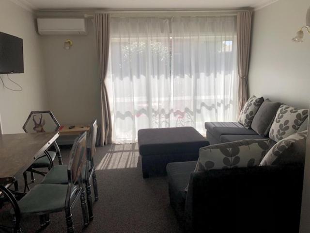Апартаменты 2 Спальни, Coachman Motel