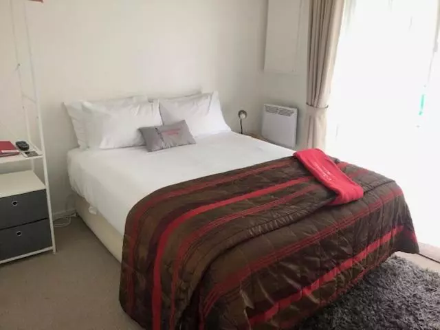 スタンダードスタジオ, Coachman Motel