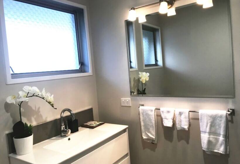 标准工作室, Coachman Motel