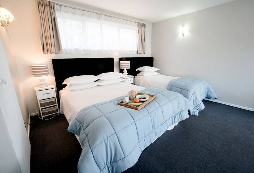 标准工作室, Coachman Motel