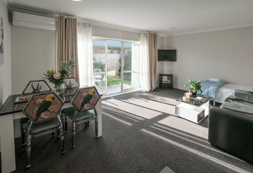 Апартаменты 1 Спальня, Coachman Motel