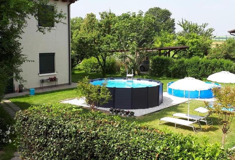 带花园景观的古典房间, Agriturismo Ai Carpini