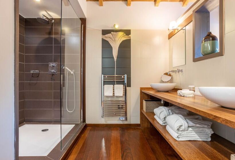 Номер Стандарт Вид на Сад, Cote Sable